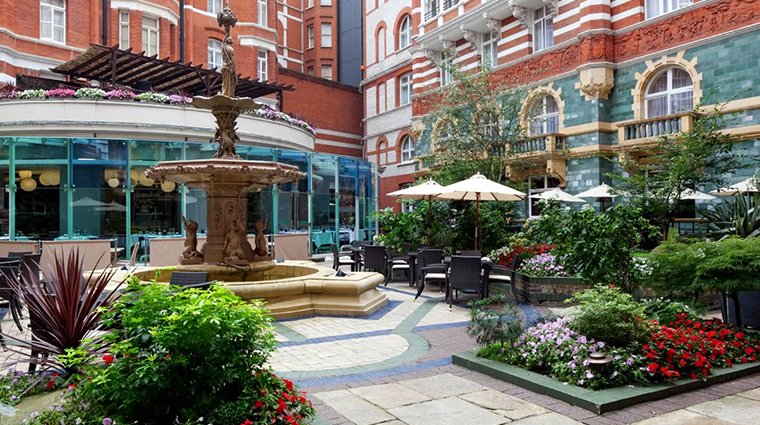 51 buckingham gate taj suites and residences courtyard