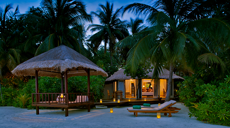 banyan tree vabbinfaru beachfront villa exterior