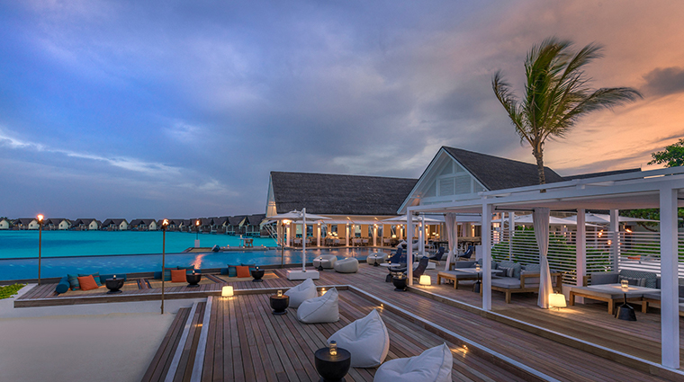 four seasons resort maldives at landaa giraavaru night