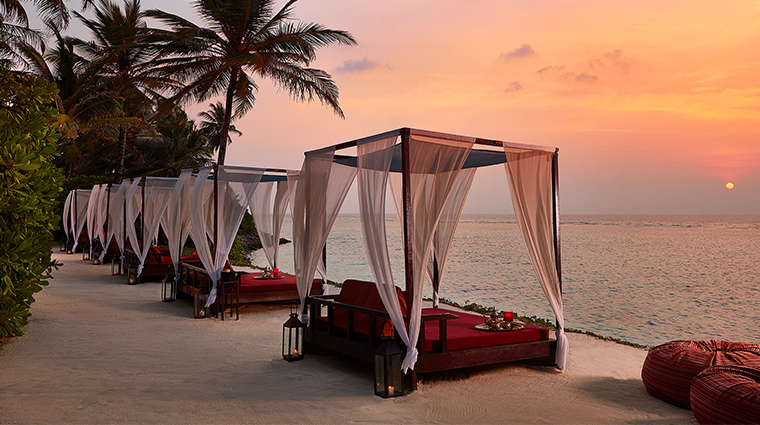 oneonly reethi rah beach cabanas