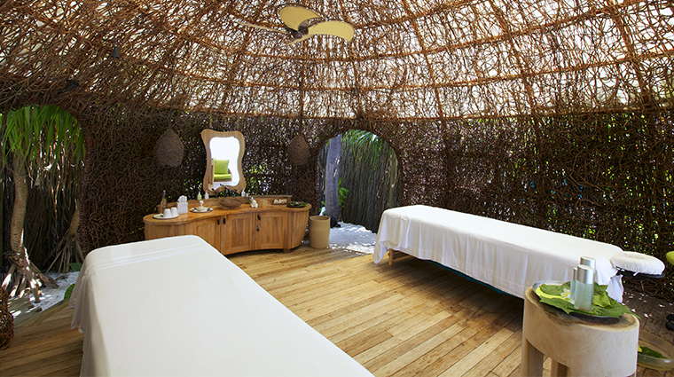 six senses laamu treatment room