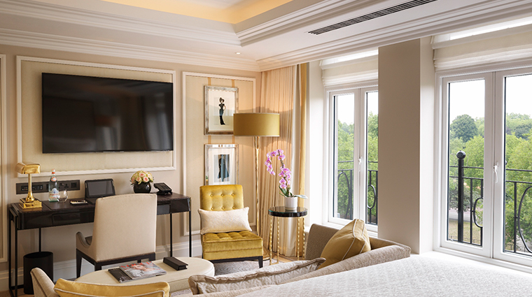 the wellesley knightsbridge a luxury collection hotel junior suite lounge